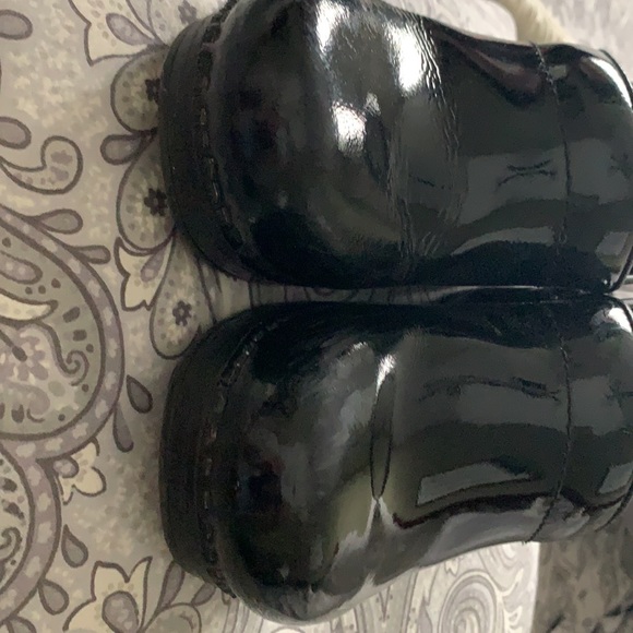 Black patent Dansko clogs - size 37 - Picture 3 of 4